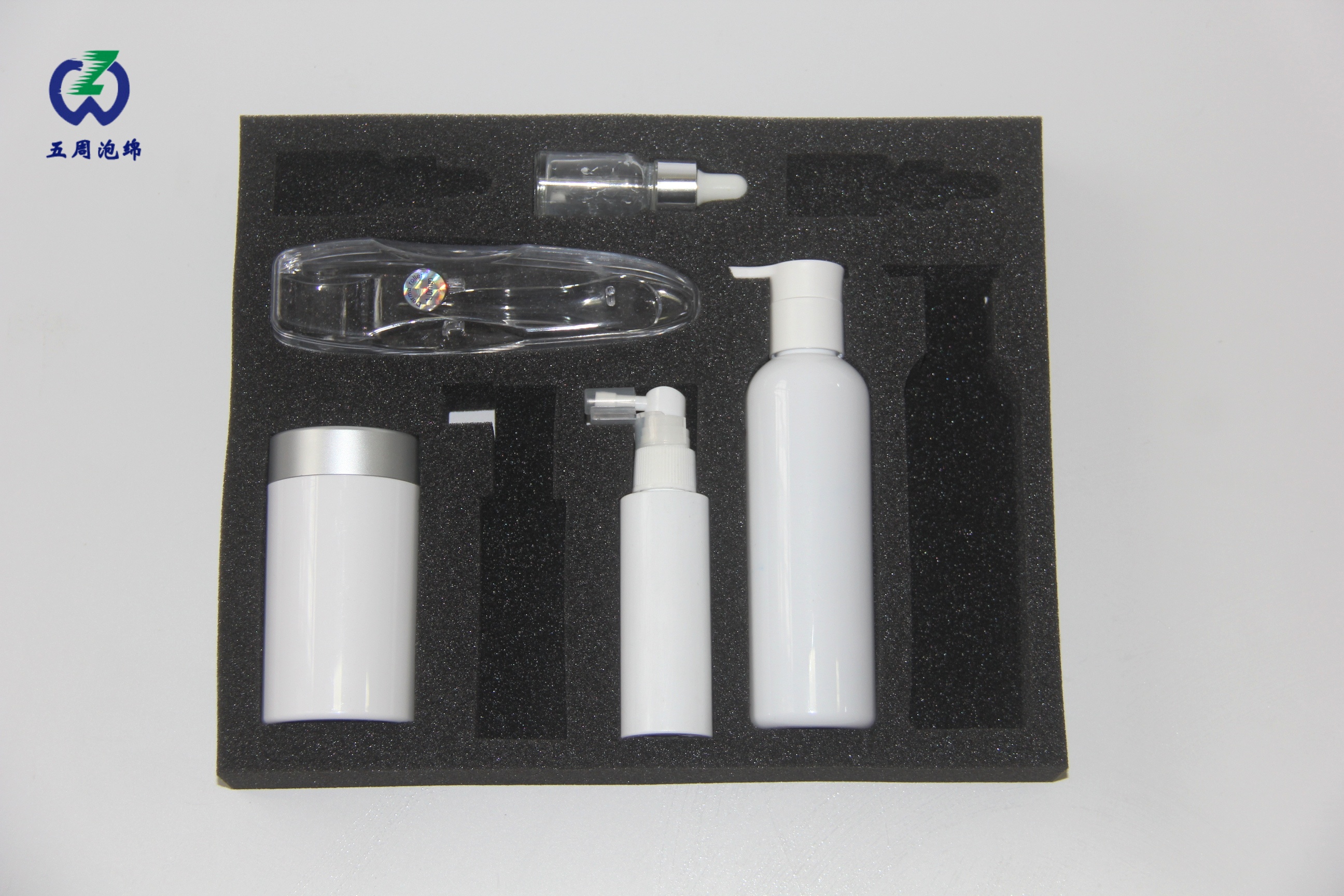 高端化妝品都用什么內(nèi)襯？海綿材質(zhì)暴露品牌小心機(jī)